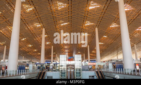 BEIJING, CHINE - 1 janvier 2018 : l'aéroport de Chine à Beijing. L'aéroport le terminal avec les passagers en attente de départ. Banque D'Images