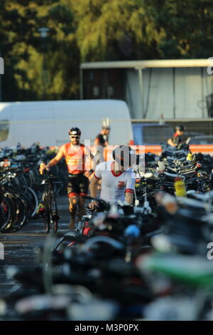 Athlète de l'aire de transition,Weymouth Ironman Triathlon 2017 Banque D'Images