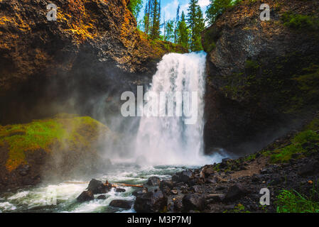 Moul Falls Creek sur le Tétras du Canada au Canada Banque D'Images