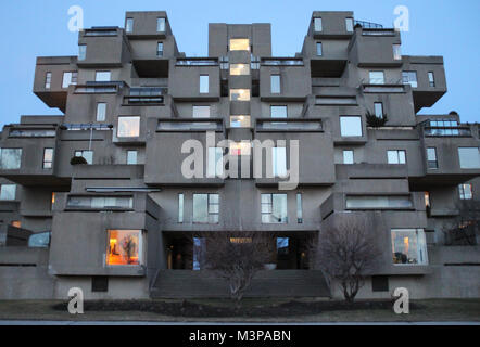 Montréal, Canada - 17 Avril 2014 : une vue de l'Habitat 67, un modèle complexe de logement communautaire et à Montréal, Québec, Canada, conçu par Israeli-Canadia Banque D'Images