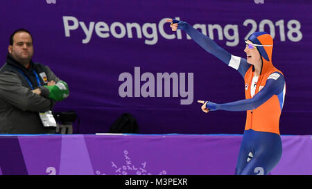 Incheon, Corée. 10 fév, 2018. Carlijn Achtereekte des Pays-Bas célèbre gagner aux Jeux Olympiques d'hiver 3000m course de patinage de vitesse de la femme à l'ovale à Gangneung Gangneung, Corée du Sud, le 10 février 2018. Credit : Michal Kamaryt/CTK Photo/Alamy Live News Banque D'Images