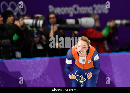 Incheon, Corée. 10 fév, 2018. Carlijn Achtereekte des Pays-Bas célèbre gagner aux Jeux Olympiques d'hiver 3000m course de patinage de vitesse de la femme à l'ovale à Gangneung Gangneung, Corée du Sud, le 10 février 2018. Credit : Michal Kamaryt/CTK Photo/Alamy Live News Banque D'Images