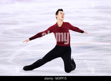 Pyeongchang, Corée du Sud. 12 Février, 2018. Patrick Chan du Canada livre concurrence au cours de la Men's single de patinage libre du patinage artistique à la compétition par équipe aux Jeux Olympiques d'hiver de PyeongChang 2018, à Gangneung Ice Arena, de Corée du Sud, le 12 février 2018. Le Canada a remporté la médaille d'or de l'équipe de patinage artistique de l'événement avec 73 points au total. Credit : Ju Huanzong/Xinhua/Alamy Live News Banque D'Images