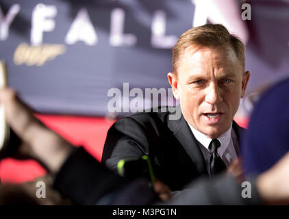 Berlin, Allemagne. 30Th Oct, 2012. L'acteur britannique Daniel Craig arrive pour la première du nouveau film de James Bond 'Skyfall' au Musical Theatre at Potsdamer Platz à Berlin, Allemagne, 30 octobre 2012. Crédit : Joerg Carstensen | utilisée dans le monde entier/dpa/Alamy Live News Banque D'Images