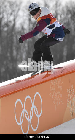 Pyeongchang, Corée. Feb 11, 2018. Snowboarder Sarka Pancochova tchèque lors de la formation au sein de la suspension des Jeux Olympiques d'hiver de 2018 à Pyeongchang, Corée du Sud, le 11 février 2018. Credit : Michal Kamaryt/CTK Photo/Alamy Live News Banque D'Images