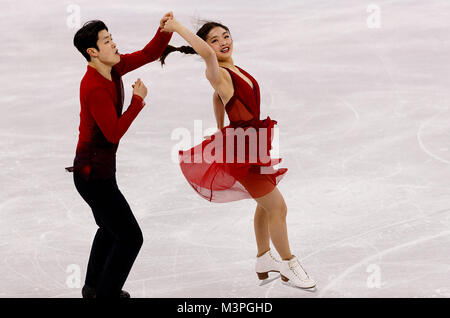 Gangneung, Corée du Sud. 12 Février, 2018. Maia Shibutani et Alex Shibutani des USA en compétition au cours de l'épreuve par équipe de danse sur glace à la danse libre des Jeux Olympiques d'hiver de PyeongChang 2018 à Gangneung Ice Arena le lundi 12 février 2018. Crédit : Paul Kitagaki Jr./ZUMA/Alamy Fil Live News Banque D'Images