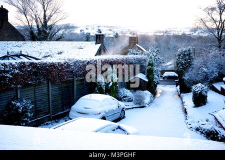 New Mills, Derbyshire, Royaume-Uni. 12 Février, 2018. Du jour au lendemain de la neige dans les nouvelles usines, High Peak, Derbyshire. Crédit : John Fryer/Alamy Live News Banque D'Images