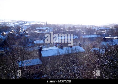 New Mills, Derbyshire, Royaume-Uni. 12 Février, 2018. Du jour au lendemain de la neige dans les nouvelles usines, High Peak, Derbyshire. Crédit : John Fryer/Alamy Live News Banque D'Images