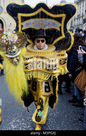 Paris, France. Feb 11, 2018. Le 21e Carnaval de Paris a commencé à partir de la Place Gambetta à la place de la République, dimanche 11 février 2018 à Paris, France. Credit : Bernard Menigault/Alamy Live News Banque D'Images