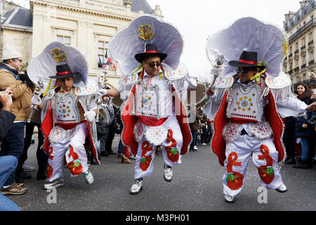 Paris, France. Feb 11, 2018. Le 21e Carnaval de Paris a commencé à partir de la Place Gambetta à la place de la République, dimanche 11 février 2018 à Paris, France. Credit : Bernard Menigault/Alamy Live News Banque D'Images