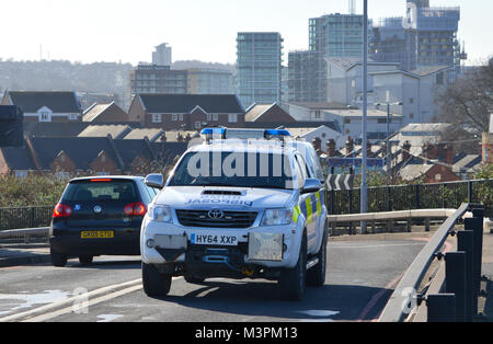 Londres, Royaume-Uni, 12 février 2018 Royal Navy démineurs participant à la Deuxième Guerre mondiale bombe non explosée incident à l'aéroport de London City in London's Royal Docks Crédit : Christy/Alamy Live News. Banque D'Images