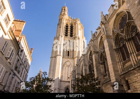 La Cathédrale de Saint Stephen de sens, une cathédrale catholique de Sens en Bourgogne, l'est de la France, la plus grande des églises de style gothique précoce Banque D'Images