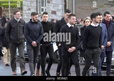 La ville de Cork les joueurs d'assister aux funérailles de l'ancien joueur de Manchester United et celtique Liam Miller, à l'église Saint Jean-Baptiste dans les fours, dans le comté de Cork. Banque D'Images