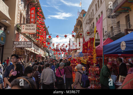 Le Nouvel An chinois pour célébrer l'année du chien et son marché aux fleurs juste dans le quartier chinois, San Francisco, États-Unis, février 2018. Banque D'Images