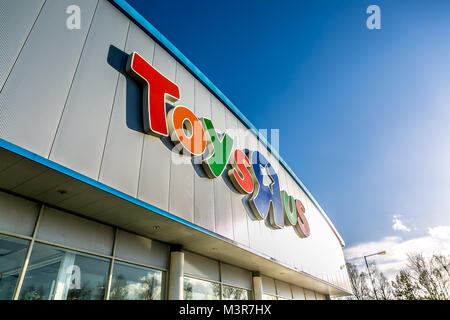 Toys R Us store front jours après qu'il a annoncé qu'il allait fermer 16 de ses magasins au Royaume-Uni. 12 février 2018, Warrington, Royaume-Uni, Banque D'Images