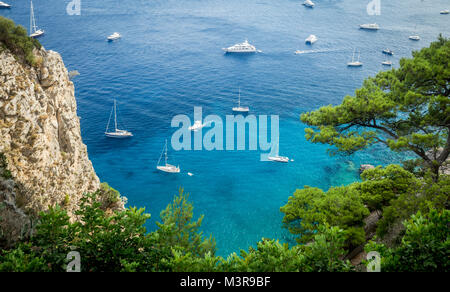 Vue sur la via Krupp (Krupp road) sur l'île de Capri en Italie Banque D'Images