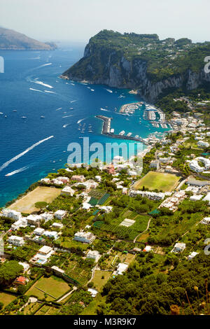 Photo aérienne de Marina Grande, sur l'île de Capri, Campanie, Italie Banque D'Images