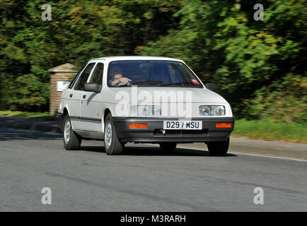 1986 Ford Sierra hatchback voiture familiale et politique 'rep mobile' des années 80 Banque D'Images
