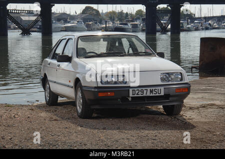 1986 Ford Sierra hatchback voiture familiale et politique 'rep mobile' des années 80 Banque D'Images