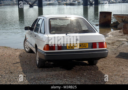 1986 Ford Sierra hatchback voiture familiale et politique 'rep mobile' des années 80 Banque D'Images