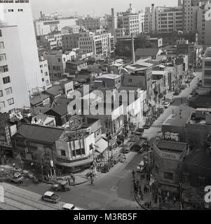 Années 1950, tableau historique par J Allan Cash, une photo aérienne montrant la faible hauteur 'vieille ville'. Tokyo, Japon. Banque D'Images