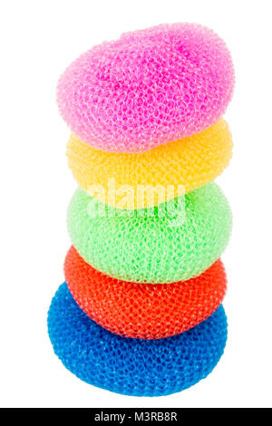 Tour de récurer en plastique vibrant isolé sur fond blanc Banque D'Images