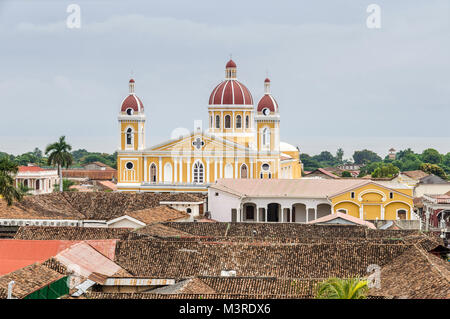 Le Notre Dame de l'Assomption Cathédrale, également appelée la Cathédrale de Grenade, vu de la tour de l'église de La Merced (Iglesia de la Merced). Ec de grenade Banque D'Images