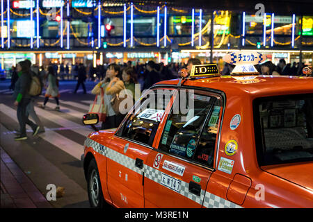 Le Japon, l'île de Honshu, le Kanto, Tokyo, Ueno, scène de nuit par les rues. Banque D'Images