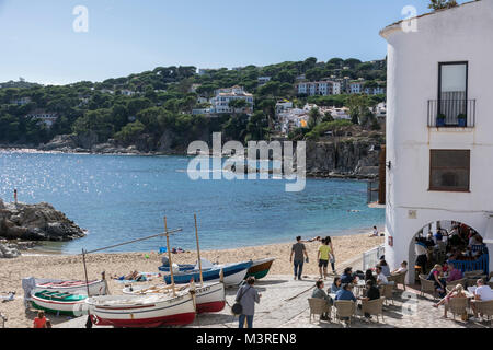 Blick auf den Strand von Calella de Palafrugell an der Costa Brava Banque D'Images