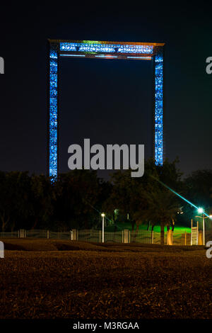 Dubaï, Émirats arabes unis, le 11 février 2018 : Dubaï Frame building at night, nouvelle attraction des EAU. Les mesures du châssis 150 mètres de haut et 93 mètres wi Banque D'Images