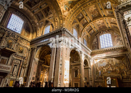 Dans l'intérieur de l'église Gesù Nuovo à Naples Banque D'Images