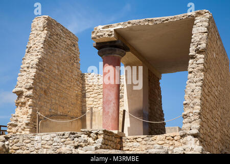 Entrée sud, couloir avec la fresque intitulée : de la Lys, palais de Knossos site archéologique, l'île de Crète, Grèce, Europe Banque D'Images