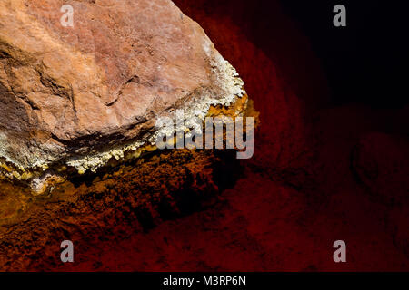 Couleurs fantastiques de Rio Tinto. La rivière est célèbre pour sa couleur rouge profond en raison de la forte concentration de sels de fer et de sulfates dans l'eau. Province H Banque D'Images