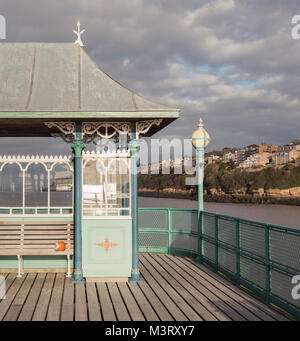 Journée d'hiver sur la jetée de Clevedon, North Somerset Banque D'Images