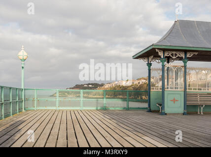 Journée d'hiver sur la jetée de Clevedon, North Somerset Banque D'Images