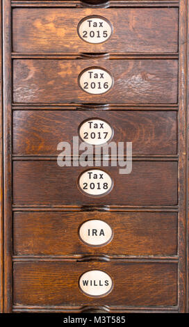 Ancien classeur en bois avec tiroirs en bois Banque D'Images