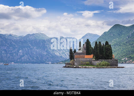 Île de Saint George , l'un des deux îlots de la côte de la ville de Perast dans la baie de Kotor, Monténégro Banque D'Images