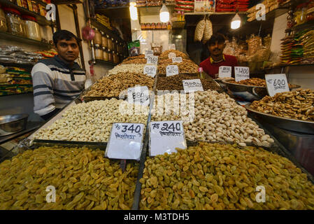 Noix et fruits séchés en vente dans le Khari Baoli Spice Market, Old Delhi, Inde Banque D'Images