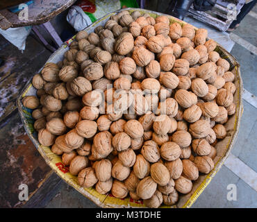 Noix et fruits séchés en vente dans le Khari Baoli Spice Market, Old Delhi, Inde Banque D'Images