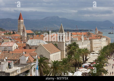 TROGIR, Croatie - 12 août 2017 : Vue du haut de la ville antique de Trogir, Croatie Banque D'Images