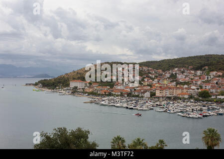 TROGIR, Croatie - 12 août 2017 : Vue du haut de la ville antique de Trogir Banque D'Images