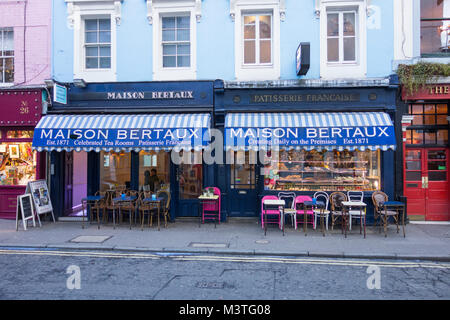 Michele Wade's Maison Bertaux pâtisserie française et salons de thé on Greek Street, Soho, London, W1, UK Banque D'Images