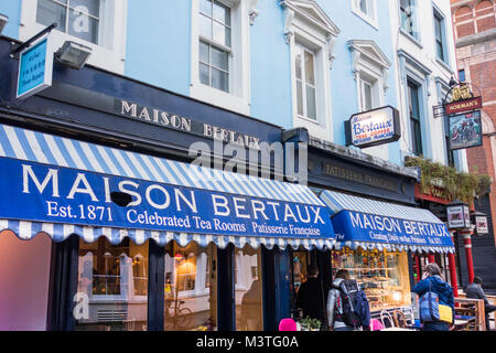 Michele Wade's Maison Bertaux pâtisserie française et salons de thé on Greek Street, Soho, London, W1, UK Banque D'Images