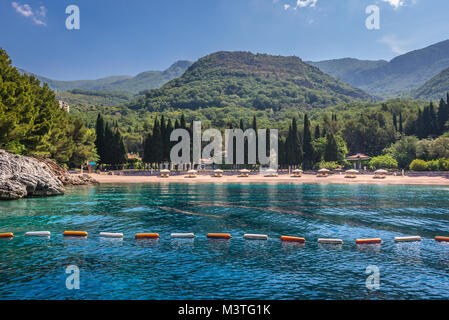 Plage de la reine en face de Villa Milocer Aman Sveti Stefan hôtel de luxe à Przno, Monténégro Banque D'Images