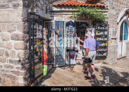 Cadeaux sur la vieille ville de Budva, ville sur la côte de la mer adriatique au Monténégro Banque D'Images