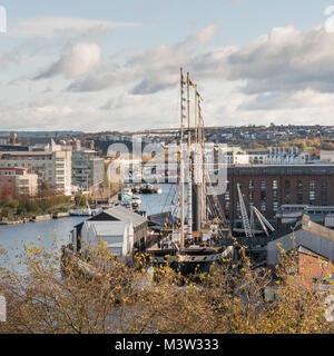 Vue sur Bristol Harbourside réaménagée de Cliftonwood. Banque D'Images