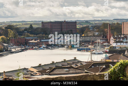 Vue sur Bristol Harbourside réaménagée de Cliftonwood. Banque D'Images