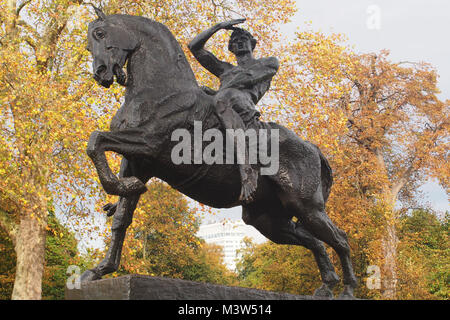 Statue de bronze de l'énergie physique, l'homme à cheval, dans les jardins de Kensington, Londres Banque D'Images