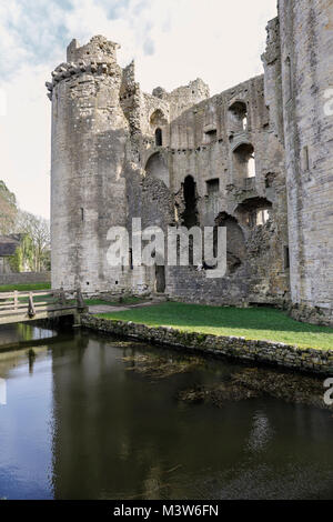 Nunney Castle Towers et une vue à l'intérieur, Nunney, Somerset, Angleterre Banque D'Images