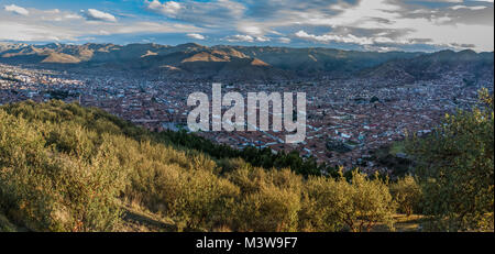 Vue panoramique sur Cusco du Sacsayhuaman, Cusco, Pérou Banque D'Images